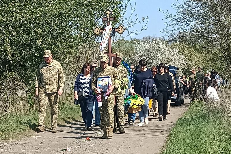 Нова Дмитрівка провела в останній шлях свого захисника