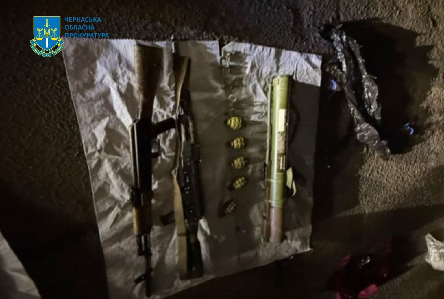 Жителя Золотоноші судитимуть за збут автоматів, гранат і гранатомета